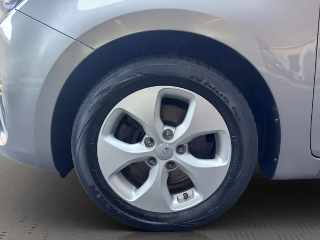 Kia Carens 1.6 GDi Swiss Eco Edition