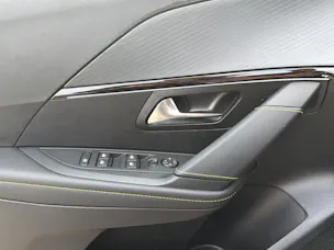 PEUGEOT 208 1.2 Hybrid 145 GT Exclusive