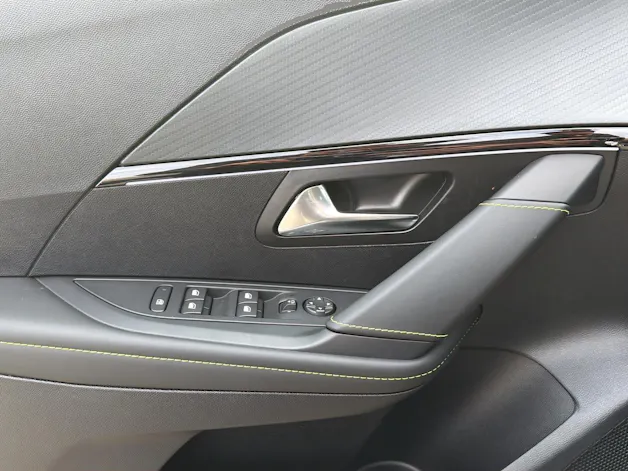 Peugeot 208 1.2 Hybrid 145 GT Exclusive