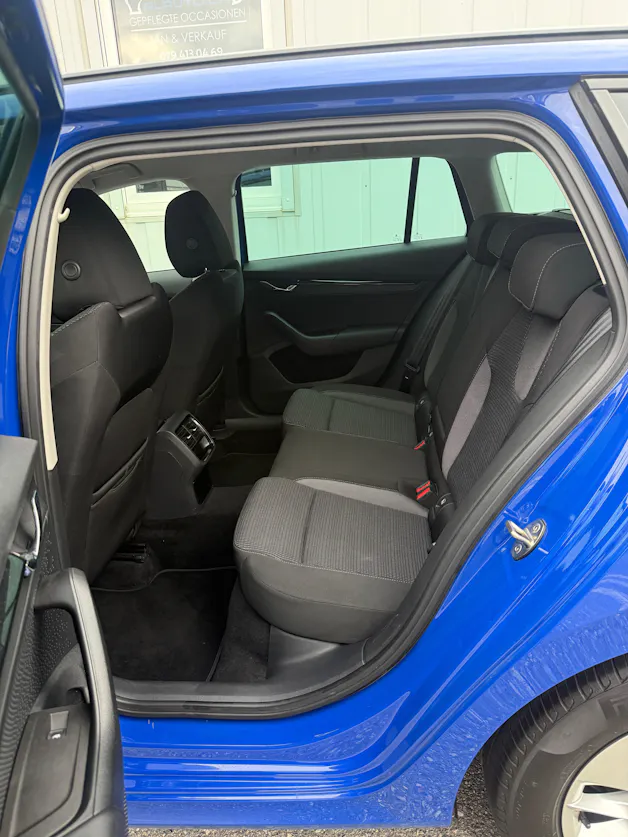 SKODA Octavia Combi 2.0 TDI DSG Ambition *TOP-AUSSTATTUNG*