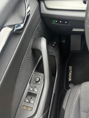 SKODA Octavia Combi 2.0 TDI DSG Ambition *TOP-AUSSTATTUNG*