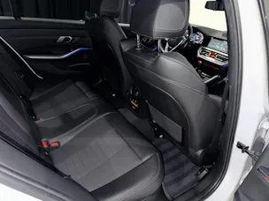 BMW 320d xDrive 48V Touring Steptronic | 1.Hand | AHK |