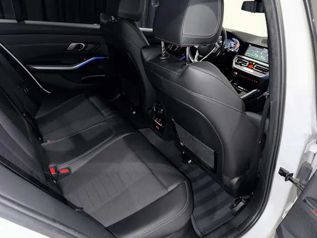 BMW 320d xDrive 48V Touring Steptronic | 1.Hand | AHK |