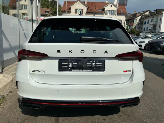 Škoda Octavia Combi 2.0 TSI 265 PS RS *** PANORAMA, ANHÄNGEKUPPLUNG & STANDHEIZUNG ***