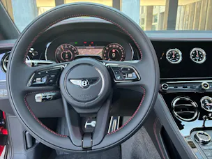 Bentley Continental GT S V8 680 PS/ 1.9% Leasing möglich.
