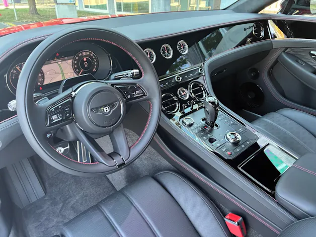 Bentley Continental GT S V8 680 PS/ 1.9% Leasing möglich.