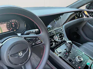 Bentley Continental GT S V8 680 PS/ 1.9% Leasing möglich.