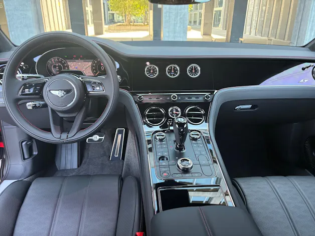 Bentley Continental GT S V8 680 PS/ 1.9% Leasing möglich.