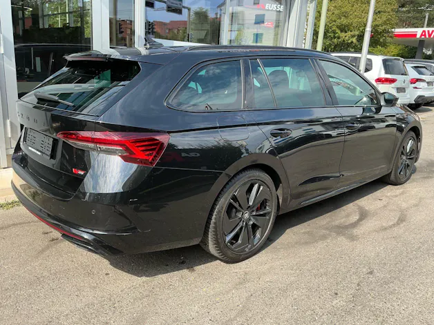 Škoda Octavia Combi 2.0 TSI 265 PS RS ***PANORAMASCHIEBEDACH, ANHÄNGERKUPPLUNG & STANDHEIZUNG***