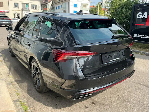 Škoda Octavia Combi 2.0 TSI 265 PS RS ***PANORAMASCHIEBEDACH, ANHÄNGERKUPPLUNG & STANDHEIZUNG***