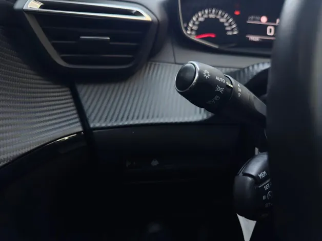Peugeot 208 1.2 PureTech Allure EAT8