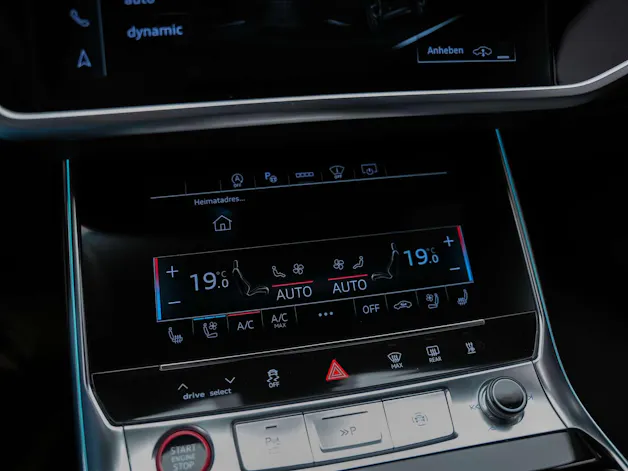 Audi RS6 Avant 4.0 TFSI V8 quattro *Akrapovic*Allradlenkung*Standheizung*Sitzlüftung*