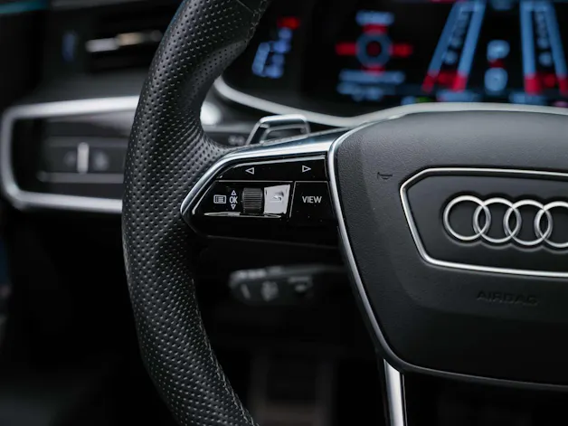 Audi RS6 Avant 4.0 TFSI V8 quattro *Akrapovic*Allradlenkung*Standheizung*Sitzlüftung*