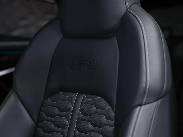 Audi RS6 Avant 4.0 TFSI V8 quattro *Akrapovic*Allradlenkung*Standheizung*Sitzlüftung*