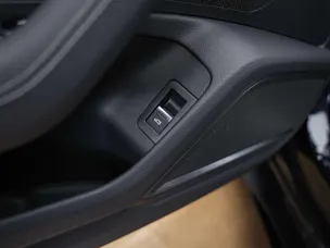 AUDI RS6 Avant 4.0 TFSI V8 quattro *Akrapovic*Allradlenkung*Standheizung*Sitzlüftung*