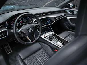 AUDI RS6 Avant 4.0 TFSI V8 quattro *Akrapovic*Allradlenkung*Standheizung*Sitzlüftung*