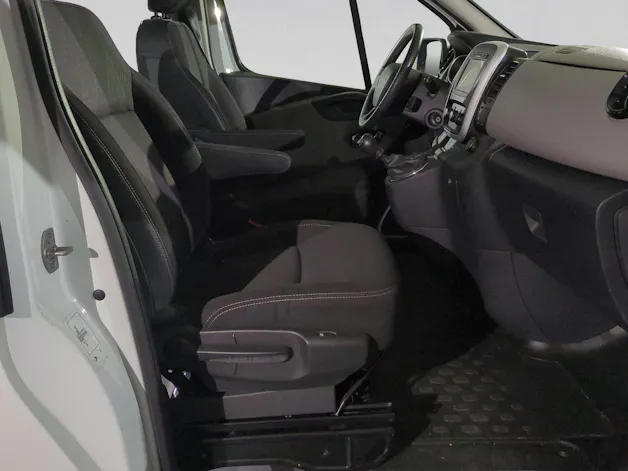 RENAULT Trafic ENERGY dCi 145 Passenger T-Space