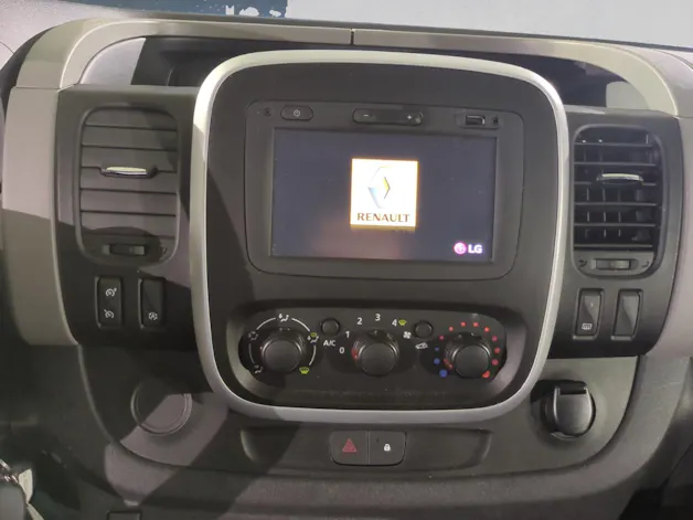 RENAULT Trafic ENERGY dCi 145 Passenger T-Space
