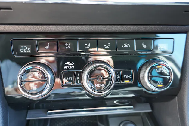 Škoda Superb Combi 2.0 TDi Ambition 4x4 DSG