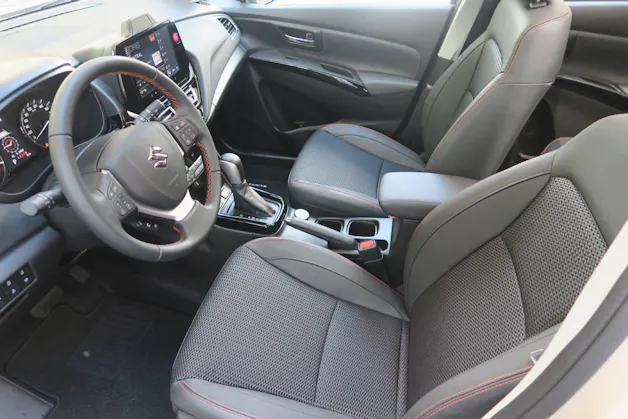 Suzuki S-Cross 1.4 T Black Edition Top Hybrid 4x4