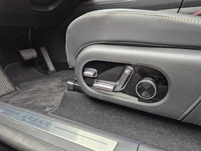 https://vehicle.imgix.net/4434011/ce6f22a7-c52d-43c3-8d26-d31fa7884dae.jpg