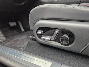 https://vehicle.imgix.net/4434016/c106b803-cf04-41a1-bcca-3089428a789b.jpg