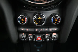 https://vehicle.imgix.net/4434139/03acc0ec-8912-4caf-ba5d-2397560b91a5.jpg