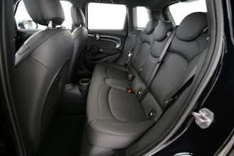 https://vehicle.imgix.net/4434139/56527d5b-8cfa-41cf-a22b-7ff533406815.jpg