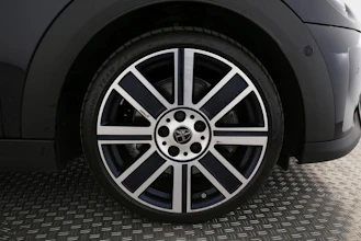 https://vehicle.imgix.net/4434139/f7b904a8-b214-4f55-abf5-7d8c00eba01d.jpg