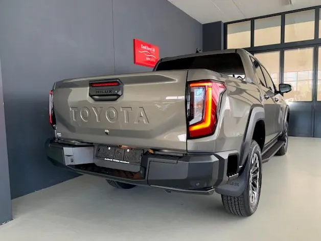 Toyota Hilux Double Cab.-Pick-up 2.8 D-4D MHEV 204 Style