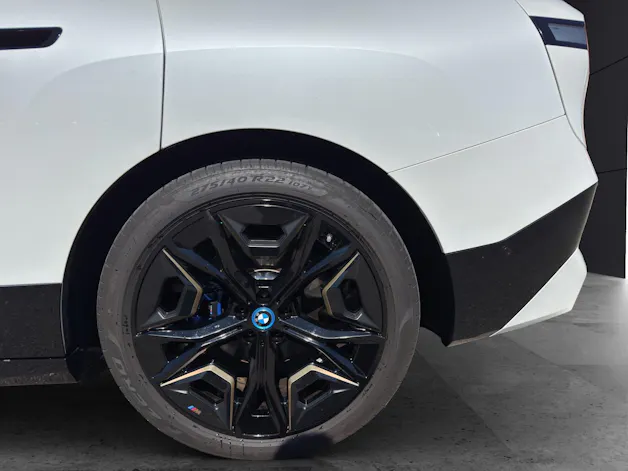 BMW iX M60