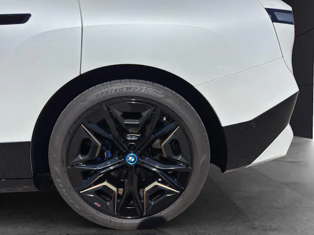 BMW iX M60