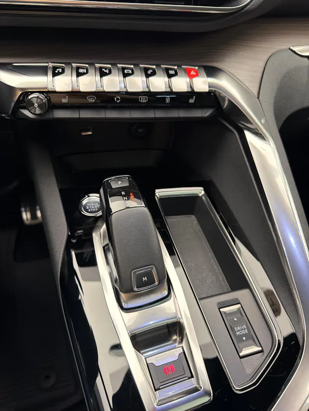 PEUGEOT 5008 1.6 PureTech GT Pack