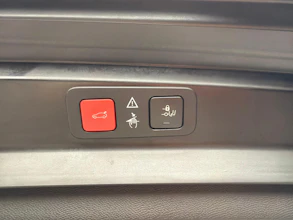 https://vehicle.imgix.net/4434284/0fc1e300-a957-4d2e-84d1-e141909884dd.jpg