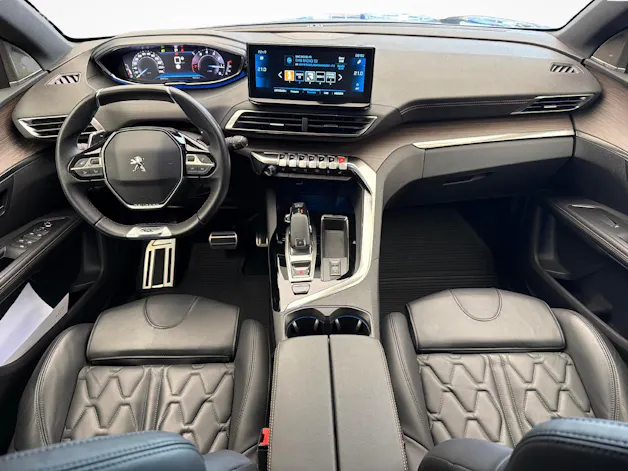 PEUGEOT 5008 1.6 PureTech GT Pack