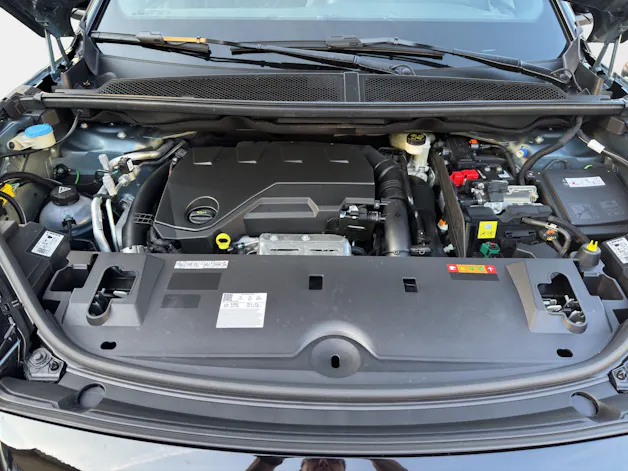 PEUGEOT 5008 1.6 PHEV 225 GT Exclusive