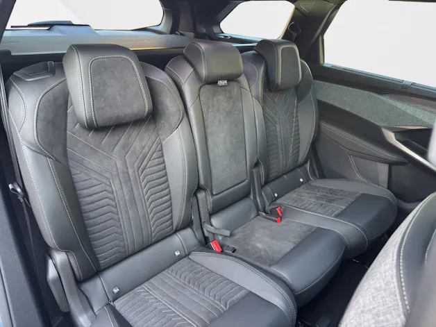 PEUGEOT 5008 1.6 PHEV 225 GT Exclusive