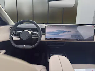 MAZDA CX-6e Takumi