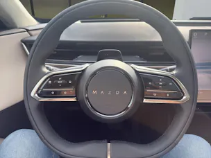 MAZDA CX-6e Takumi