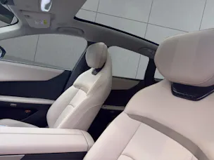 MAZDA CX-6e Takumi