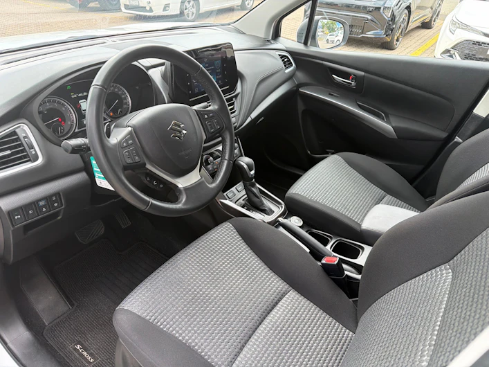 Fahrzeugbild SUZUKI S-CROSS