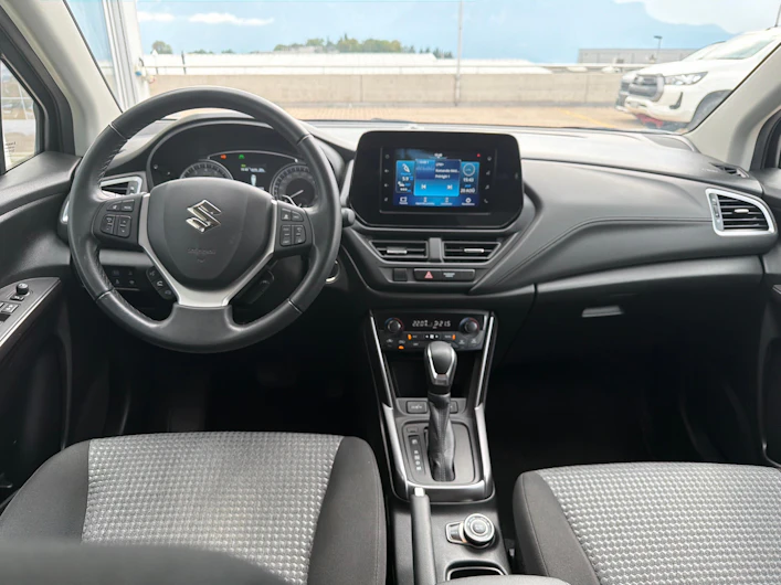 Fahrzeugbild SUZUKI S-CROSS