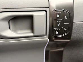 https://vehicle.imgix.net/4434465/3bd28125-830e-4e56-a77a-1cd73d3ff23c.jpeg