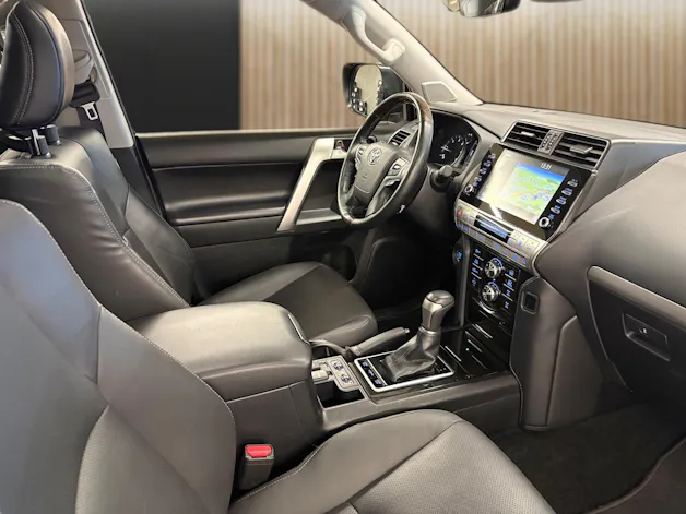Toyota Land Cruiser 2.8 D 204 Invincible