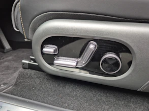 https://vehicle.imgix.net/4434685/76c7b6b1-7ce1-46cb-a396-6cbf0a81bf21.jpg
