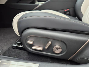 https://vehicle.imgix.net/4434691/c1d16a5d-26d3-4d02-a72d-d50447e23181.jpg