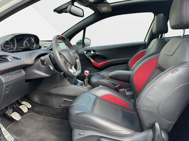 PEUGEOT 208 1.6 Turbo GTi