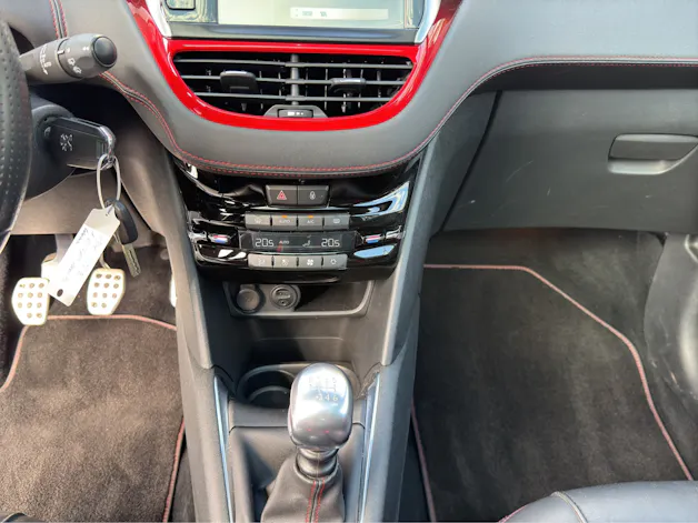 PEUGEOT 208 1.6 Turbo GTi