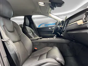 VOLVO XC60 2.0 B5 MH Plus Dark AWD