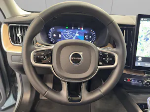 VOLVO XC60 2.0 B5 MH Plus Dark AWD